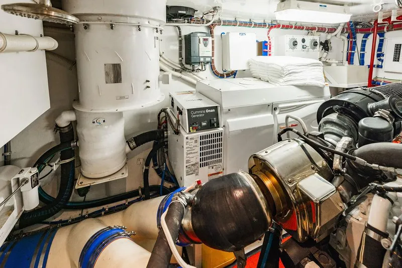 Slide: The Image of Hatteras 80 Motor Yacht 2013 - 161