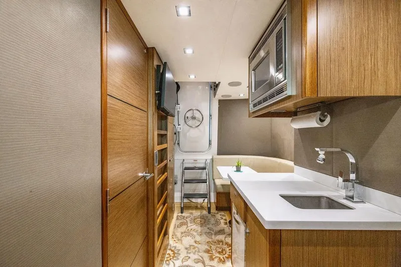 Slide: The Image of Hatteras 80 Motor Yacht 2013 - 164