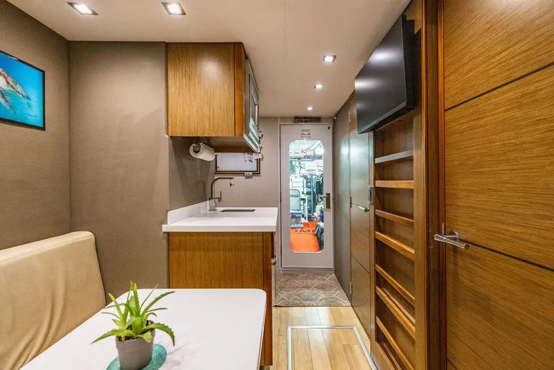 Slide: The Image of Hatteras 80 Motor Yacht 2013 - 166