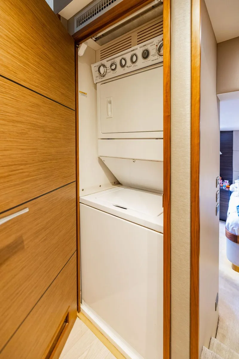 Slide: The Image of Hatteras 80 Motor Yacht 2013 - 176