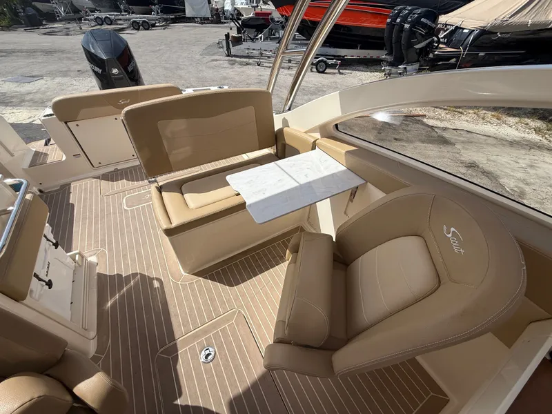 Slide: The Image of Scout 235 Dorado 2021 - 10