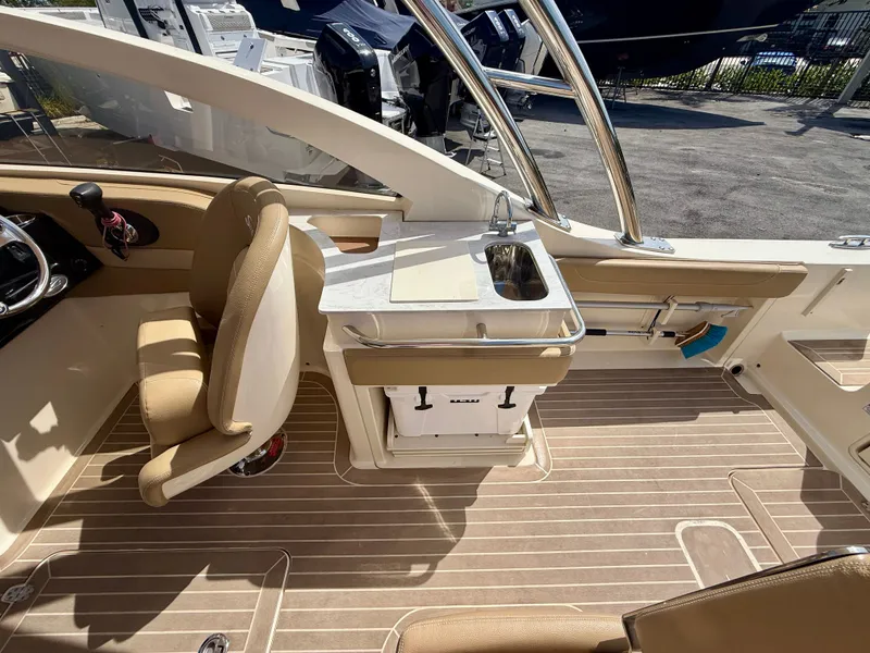 Slide: The Image of Scout 235 Dorado 2021 - 14