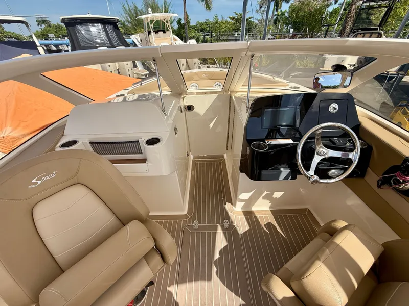 Slide: The Image of Scout 235 Dorado 2021 - 3