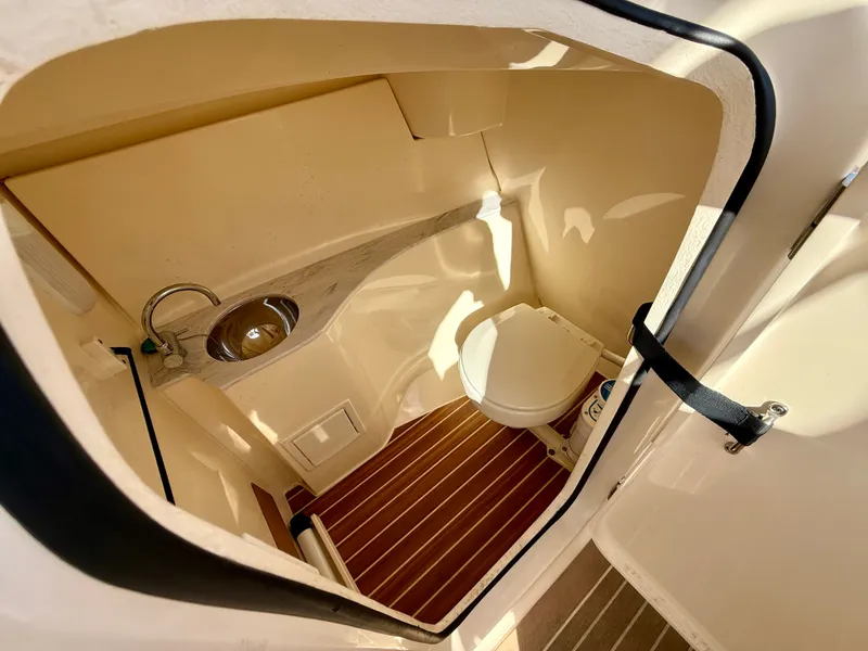 Slide: The Image of Scout 235 Dorado 2021 - 6