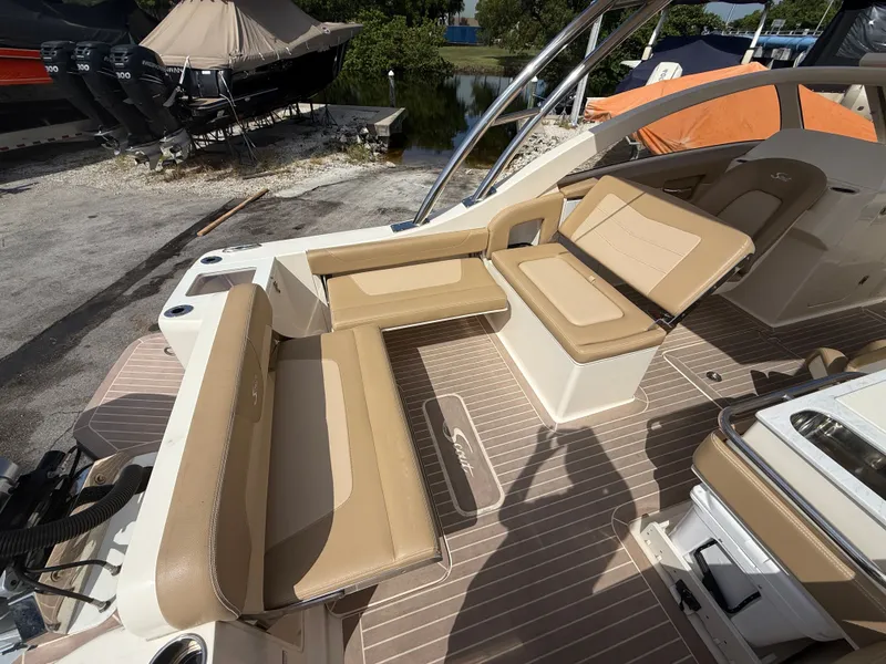 Slide: The Image of Scout 235 Dorado 2021 - 8