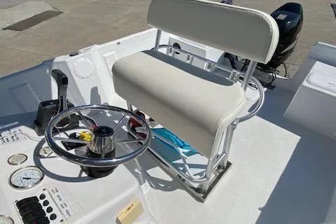 Slide: The Image of 2009 PRO LITE 20 CC boat helm with steering wheel and cushioned seat. - 6