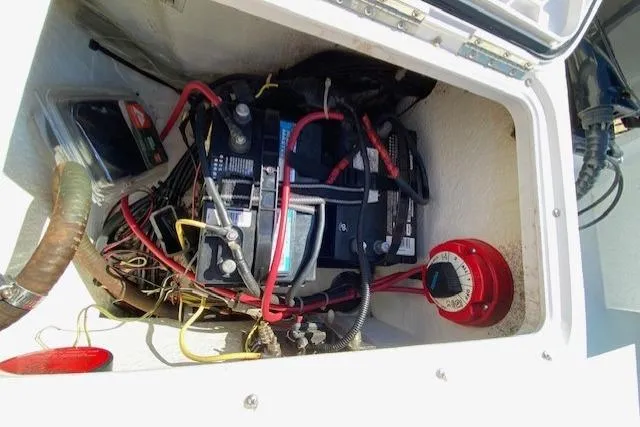 Slide: The Image of Battery compartment of 2009 PRO LITE 20 CC boat with wiring and red switch. - 9