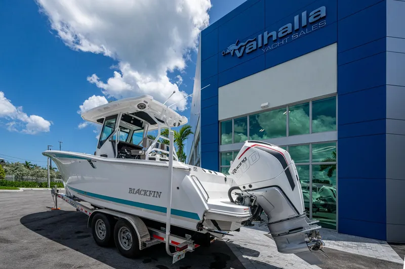 Slide: The Image of 2019 Blackfin 272 CC boat at Valhalla Yacht Sales dealership. - 46