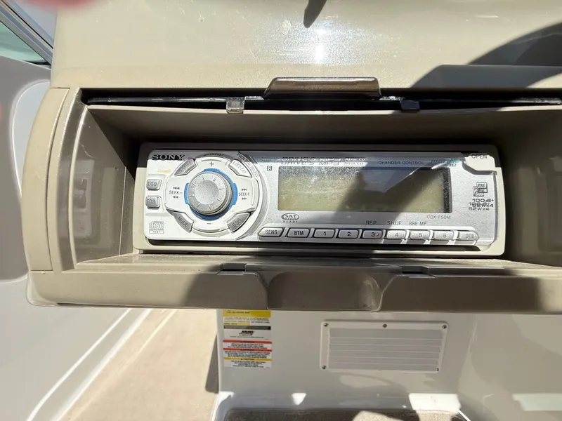 Slide: The Image of Crownline Boats 220 LS 2008 - 17