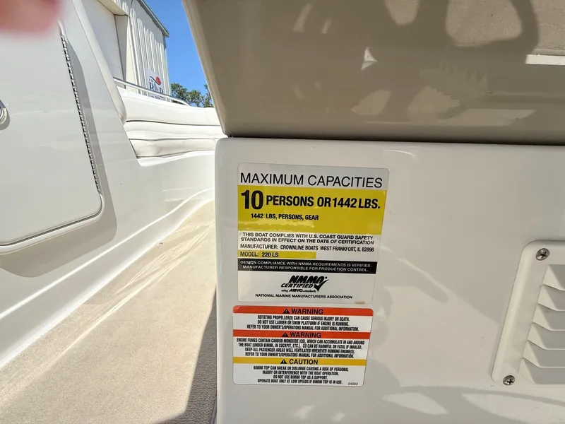 Slide: The Image of Crownline Boats 220 LS 2008 - 18