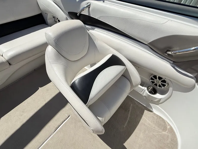 Slide: The Image of Crownline Boats 220 LS 2008 - 20