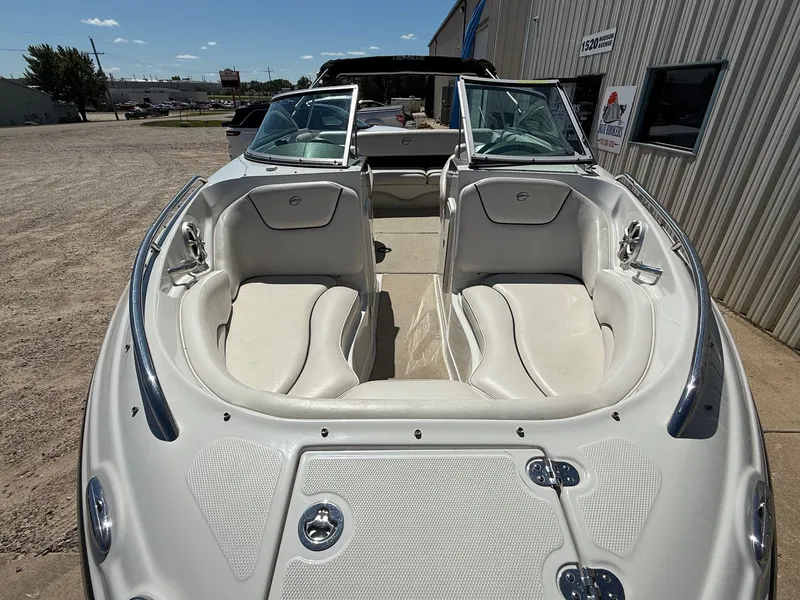 Slide: The Image of Crownline Boats 220 LS 2008 - 3