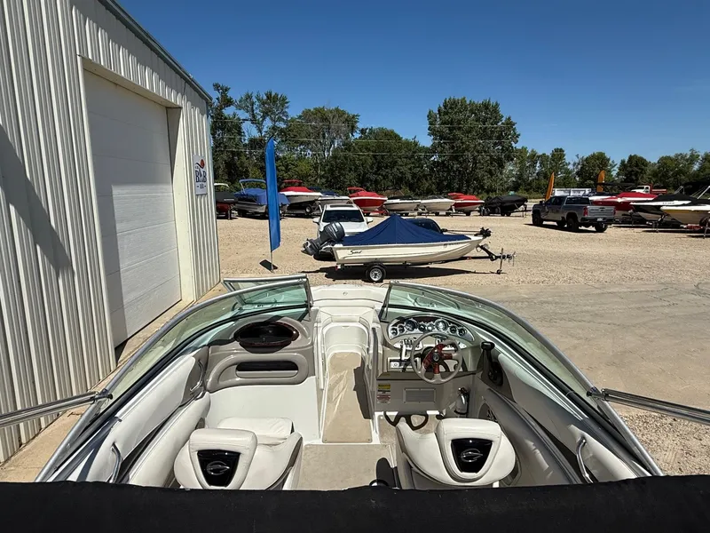 Slide: The Image of Crownline Boats 220 LS 2008 - 8