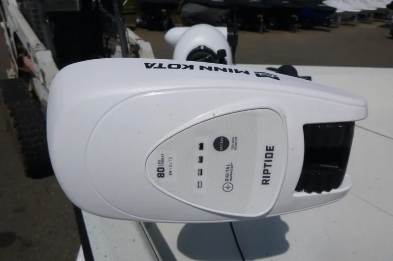 Slide: The Image of Minn Kota Riptide motor on 2025 Ranger RB210 boat, showcasing 80 lbs thrust. - 7