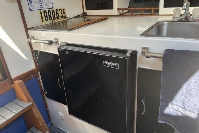 Slide: The Image of 1988 Penn Yan Predator 288 boat interior with kitchenette and sink. - 34