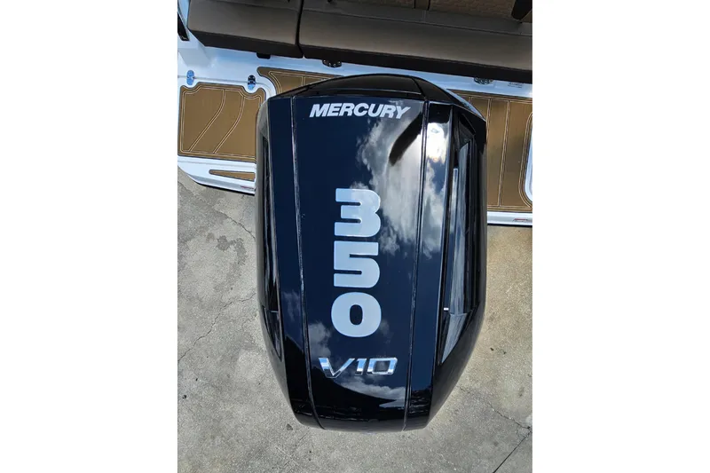 Slide: The Image of Mercury 350 V10 outboard engine on 2026 Monterey Elite 25 OB boat. - 3