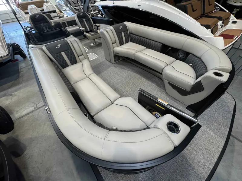 Slide: The Image of Interior of 2026 Barletta LUSSO 25UCAT with luxurious seating. - 24