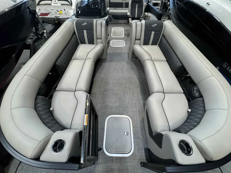 Slide: The Image of Interior of 2026 Barletta LUSSO 25UCAT with luxurious seating. - 28