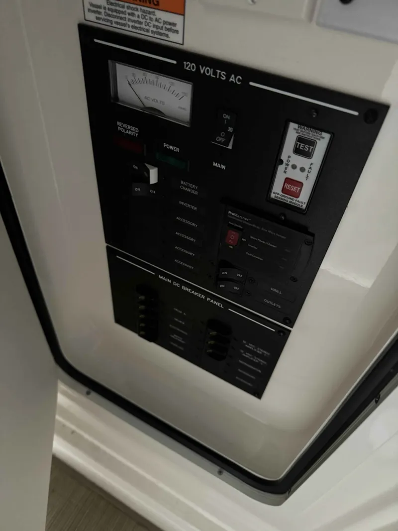 Slide: The Image of Sea Ray 310SLX 2020 - 15