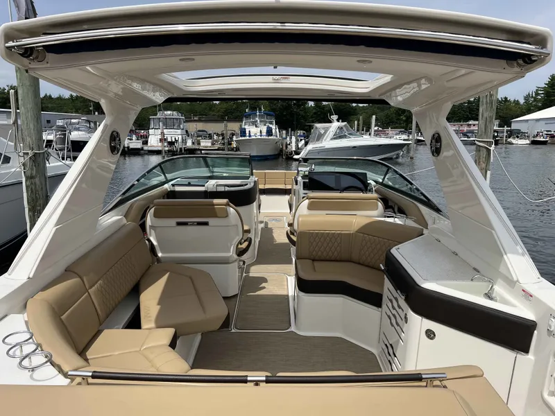 Slide: The Image of Sea Ray 310SLX 2020 - 21