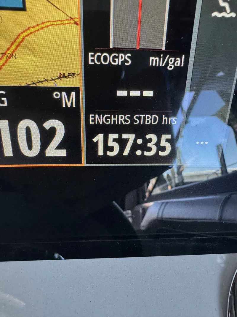 Slide: The Image of Sea Ray 310SLX 2020 - 26