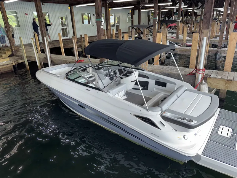 Slide: The Image of Sea Ray 240 Sundeck 2016 - 1