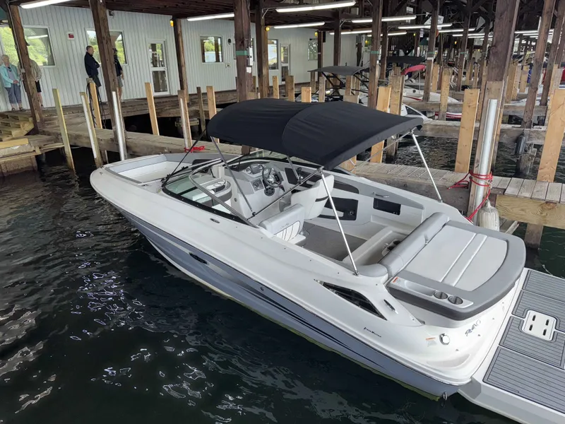 Slide: The Image of Sea Ray 240 Sundeck 2016 - 10