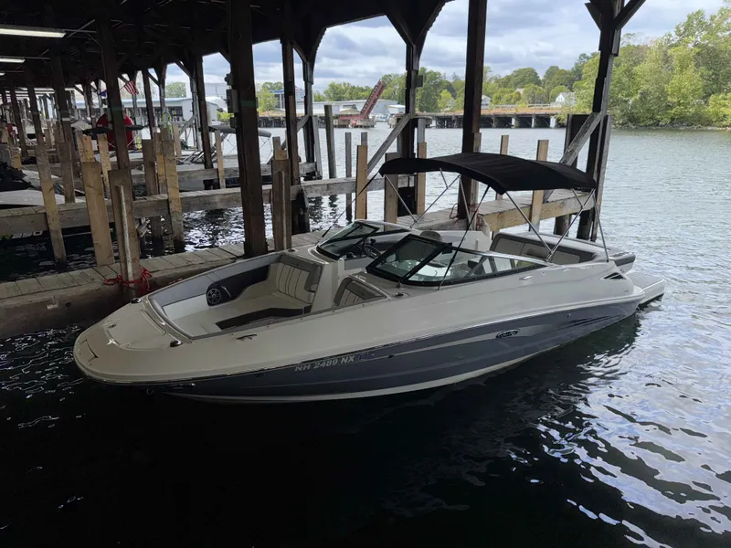Slide: The Image of Sea Ray 240 Sundeck 2016 - 2