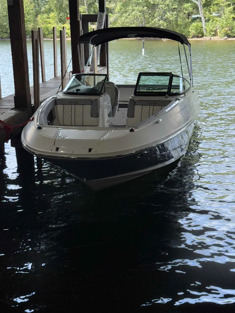 Slide: The Image of Sea Ray 240 Sundeck 2016 - 3