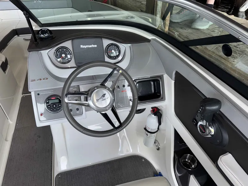 Slide: The Image of Sea Ray 240 Sundeck 2016 - 7