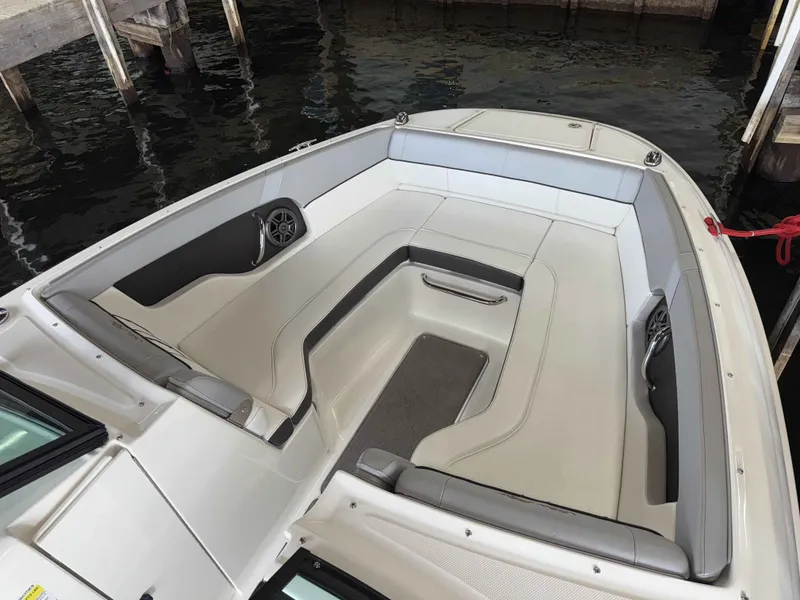 Slide: The Image of Sea Ray 240 Sundeck 2016 - 8