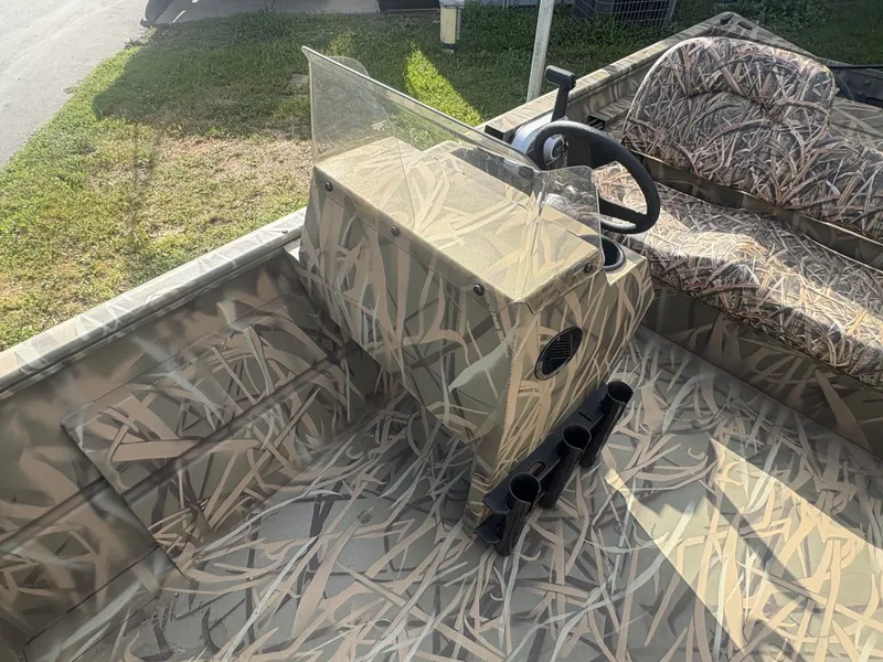 Slide: The Image of Crestliner 2070 RETRIEVER SIDE CONSOLE HEAVY DUTY 2026 - 20