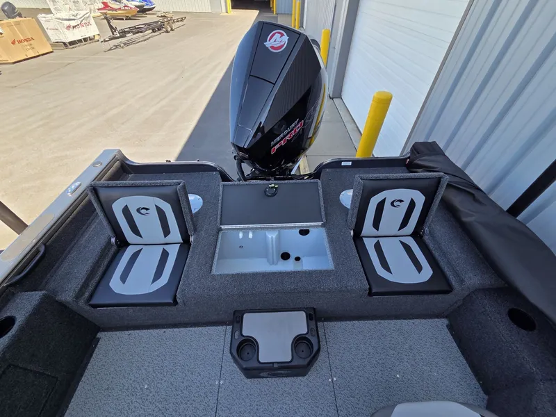 Slide: The Image of Crestliner 2050 Fish Hawk 2026 - 11