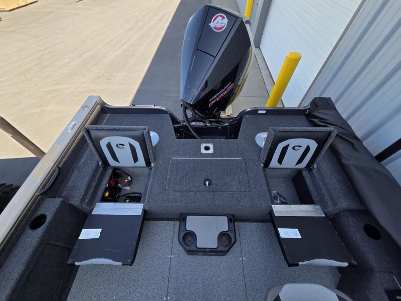 Slide: The Image of Crestliner 2050 Fish Hawk 2026 - 12