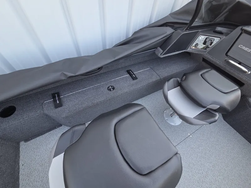 Slide: The Image of Crestliner 2050 Fish Hawk 2026 - 14