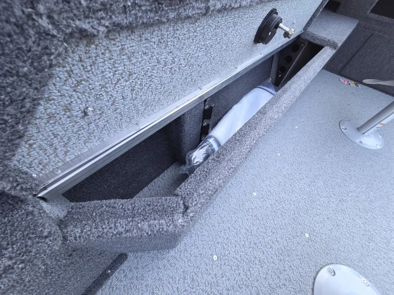 Slide: The Image of Crestliner 2050 Fish Hawk 2026 - 15