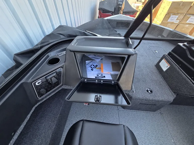 Slide: The Image of Crestliner 2050 Fish Hawk 2026 - 20