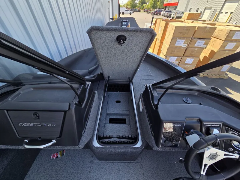 Slide: The Image of Crestliner 2050 Fish Hawk 2026 - 24