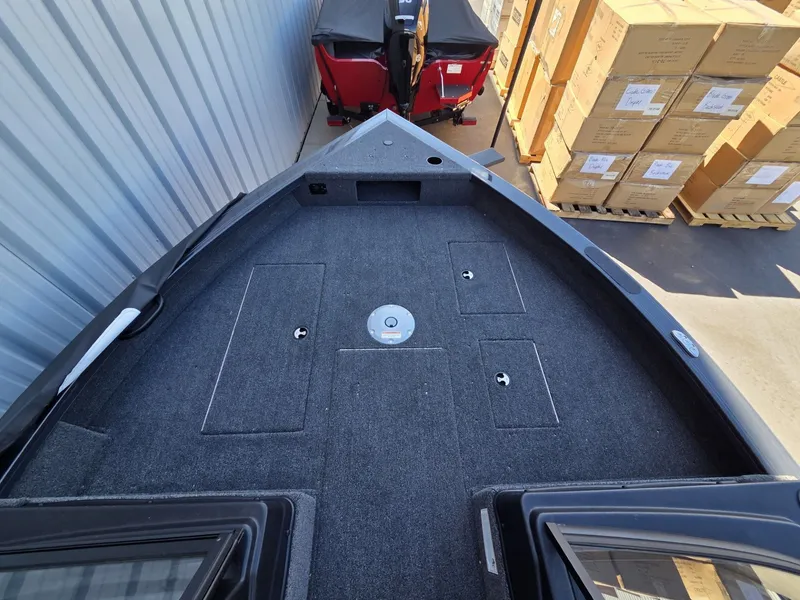 Slide: The Image of Crestliner 2050 Fish Hawk 2026 - 25