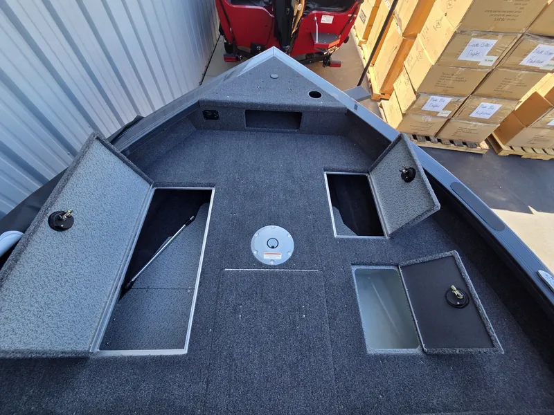 Slide: The Image of Crestliner 2050 Fish Hawk 2026 - 26