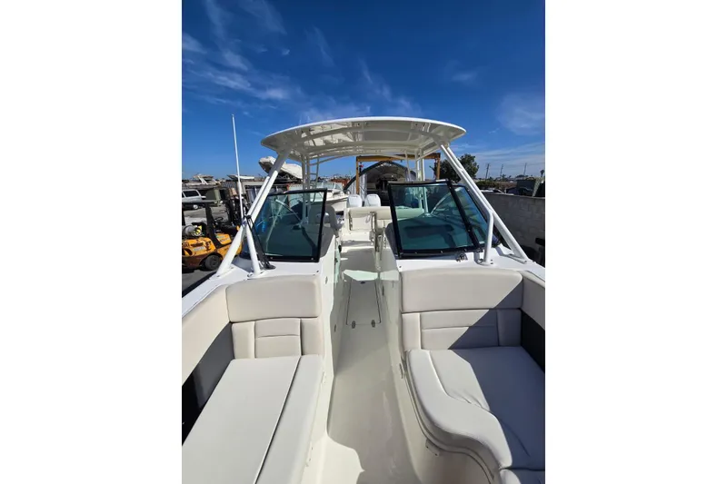 Slide: The Image of 2014 Boston Whaler 270 Vantage boat with spacious seating and clear blue sky background. - 46