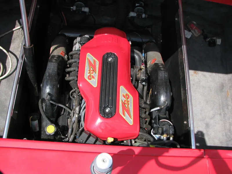 Slide: The Image of Engine of 2004 MB B52-21 V/SK with red cover and ZR6 branding. - 14