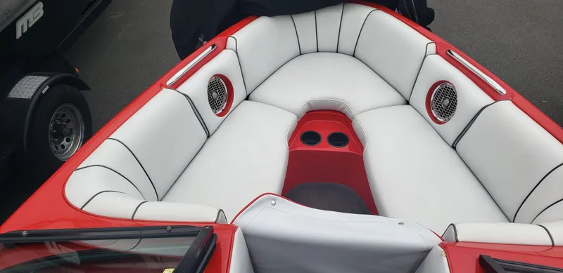 Slide: The Image of Red and white interior of a 2004 MB B52-21 V/SK boat with speakers and cup holders. - 3