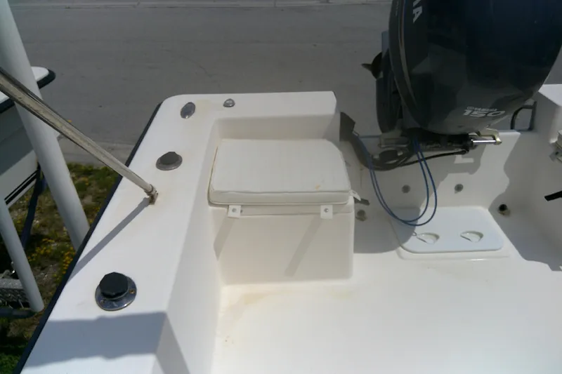 Slide: The Image of 2008 KenCraft 2260 BAYRIDER boat stern with Yamaha 150 engine. - 16