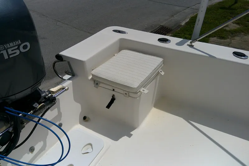 Slide: The Image of 2008 KenCraft 2260 BAYRIDER boat with Yamaha 150 engine, featuring a cushioned seat. - 18