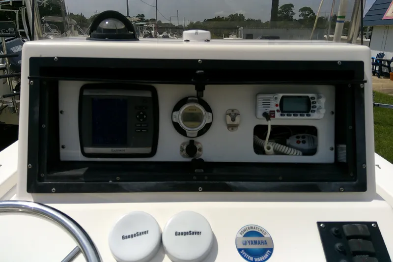 Slide: The Image of 2008 KenCraft 2260 BAYRIDER dashboard with navigation and communication equipment. - 23