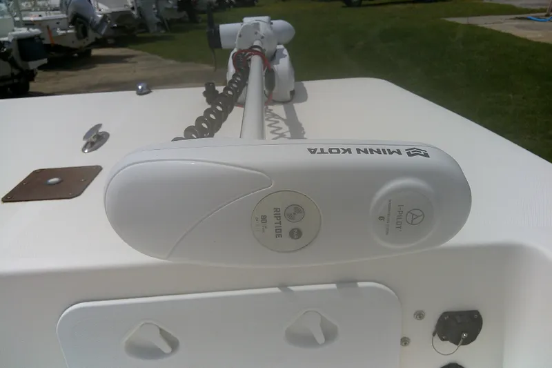 Slide: The Image of Minn Kota trolling motor on 2008 KenCraft 2260 BAYRIDER boat deck. - 9
