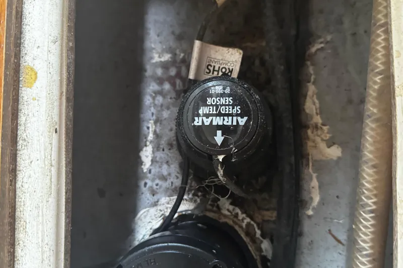 Slide: The Image of Speed and temperature sensor in 1984 Nonsuch 26 Classic boat. - 28