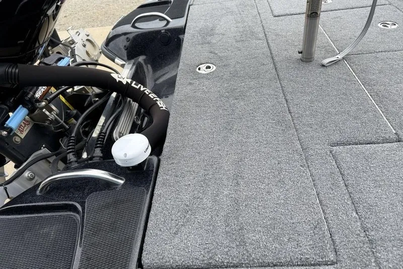 Slide: The Image of 2019 Phoenix 921 PRO XP boat deck and engine detail. - 25