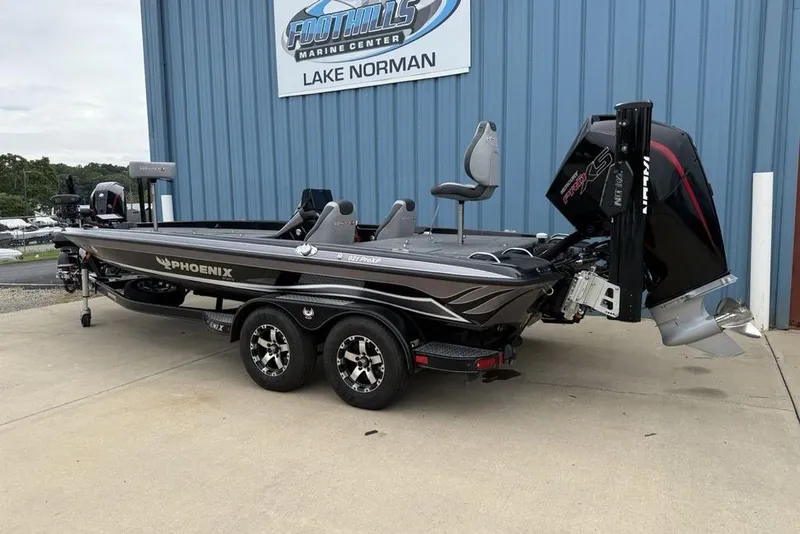 Slide: The Image of 2019 Phoenix 921 PRO XP boat at Foothills Marine Center, Lake Norman. - 8